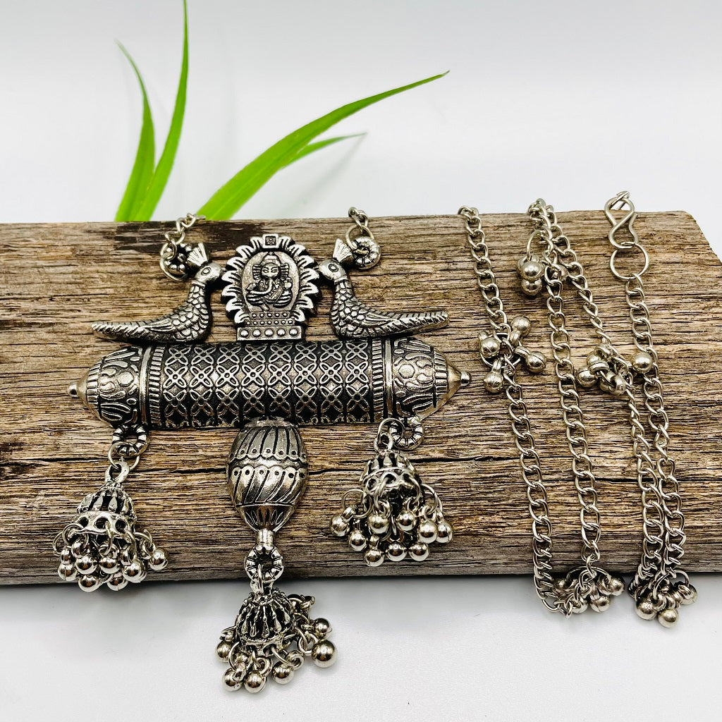 Todem long necklace