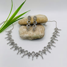 Daffodil necklace set