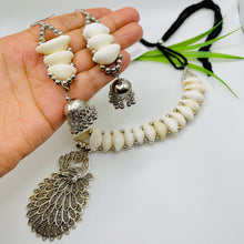 Peacock Shell Choker necklace