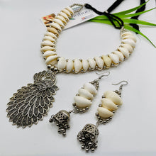 Peacock Shell Choker necklace